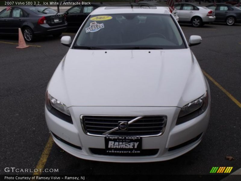Ice White / Anthracite Black 2007 Volvo S80 3.2