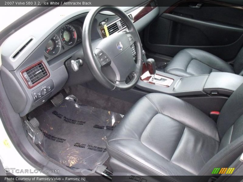 Ice White / Anthracite Black 2007 Volvo S80 3.2