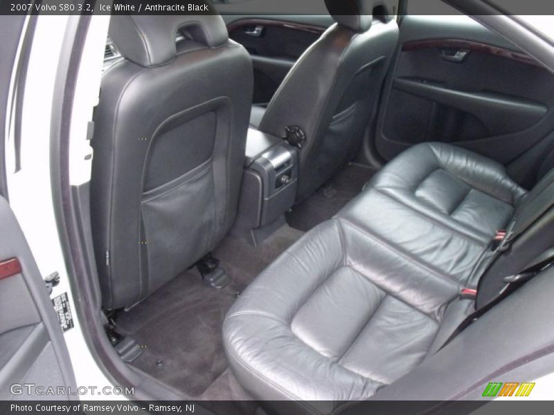 Ice White / Anthracite Black 2007 Volvo S80 3.2