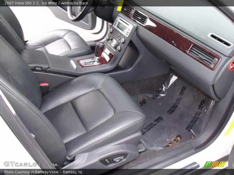 Ice White / Anthracite Black 2007 Volvo S80 3.2