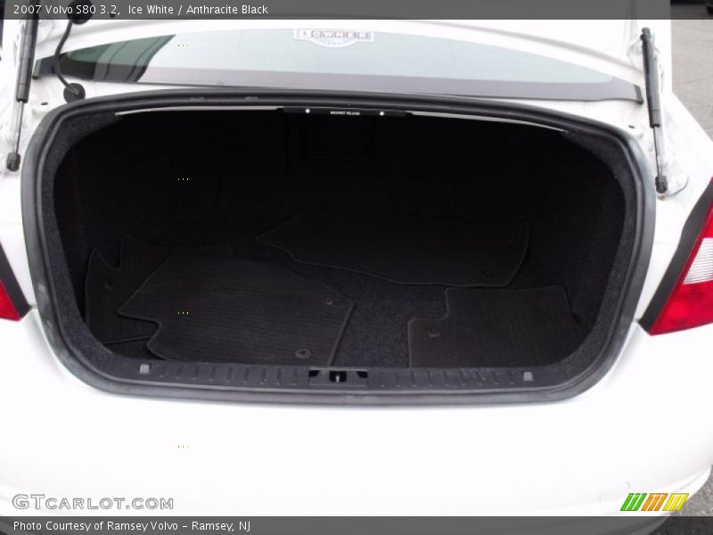 Ice White / Anthracite Black 2007 Volvo S80 3.2