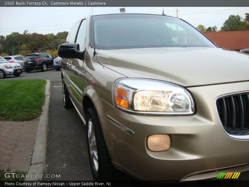 Cashmere Metallic / Cashmere 2005 Buick Terraza CX