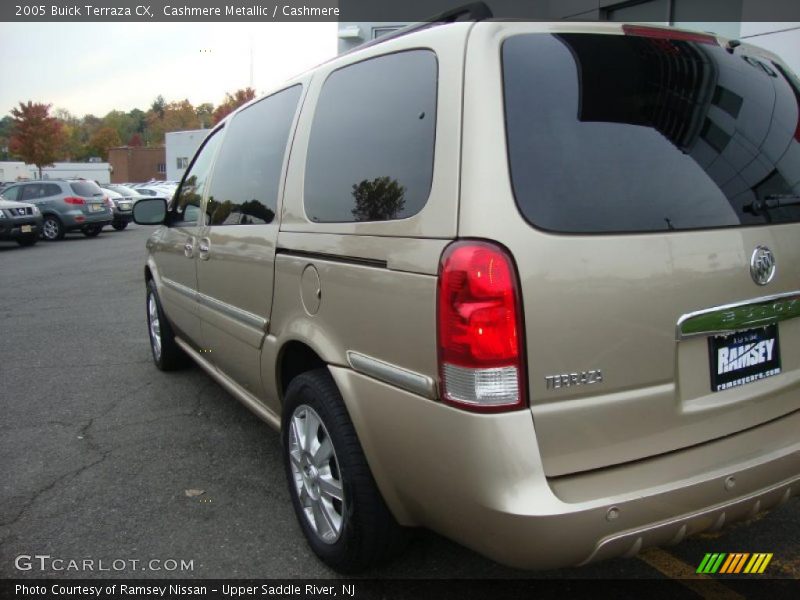 Cashmere Metallic / Cashmere 2005 Buick Terraza CX