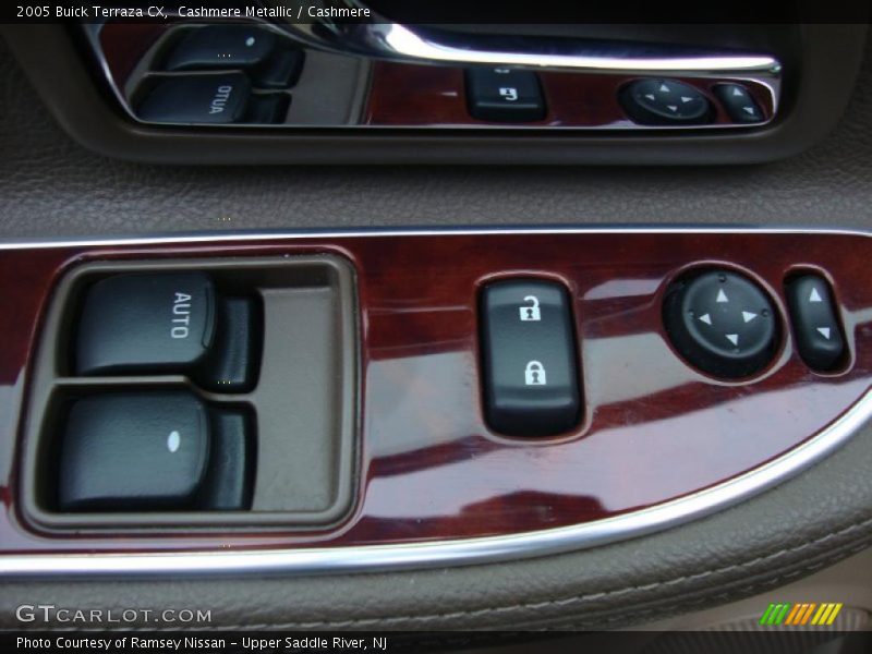 Cashmere Metallic / Cashmere 2005 Buick Terraza CX