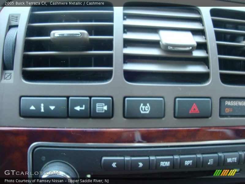 Controls of 2005 Terraza CX