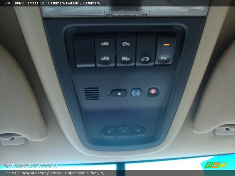 Controls of 2005 Terraza CX