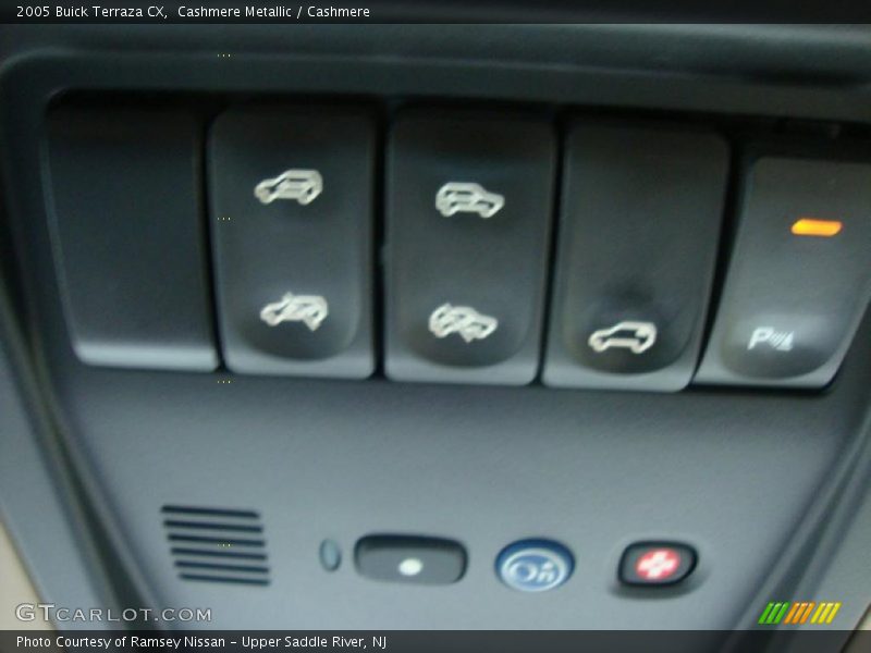 Cashmere Metallic / Cashmere 2005 Buick Terraza CX
