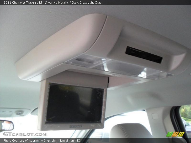 Silver Ice Metallic / Dark Gray/Light Gray 2011 Chevrolet Traverse LT