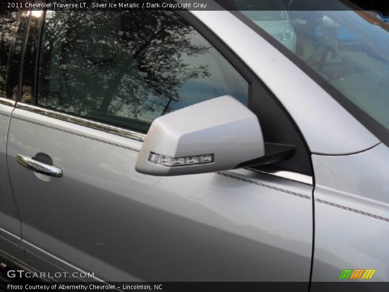 Silver Ice Metallic / Dark Gray/Light Gray 2011 Chevrolet Traverse LT