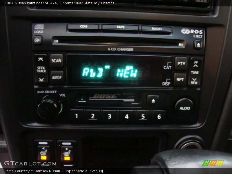 Chrome Silver Metallic / Charcoal 2004 Nissan Pathfinder SE 4x4