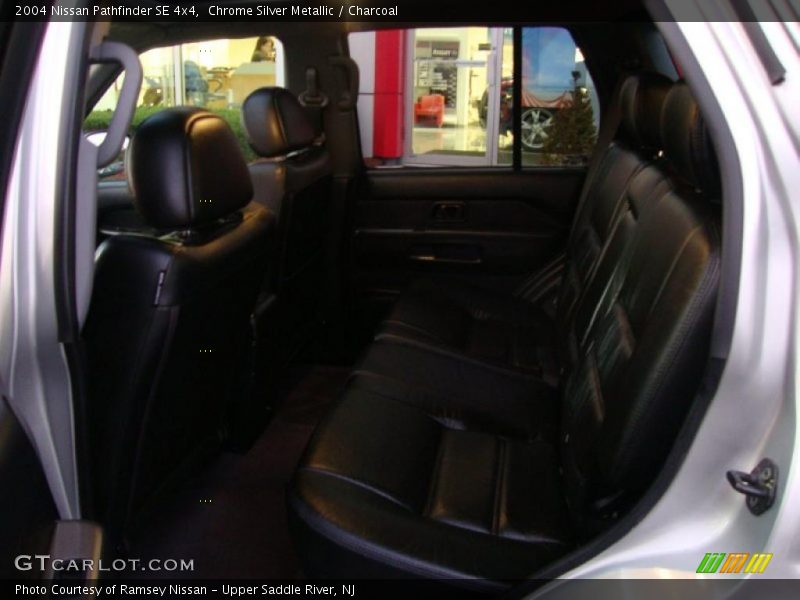 Chrome Silver Metallic / Charcoal 2004 Nissan Pathfinder SE 4x4