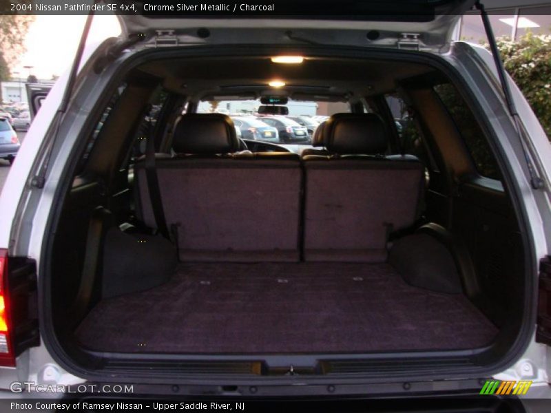 Chrome Silver Metallic / Charcoal 2004 Nissan Pathfinder SE 4x4