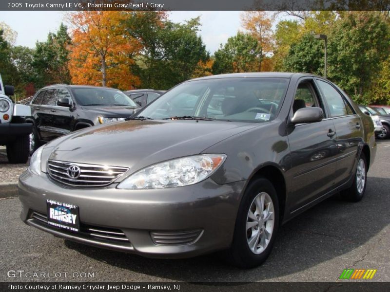 Phantom Gray Pearl / Gray 2005 Toyota Camry LE V6