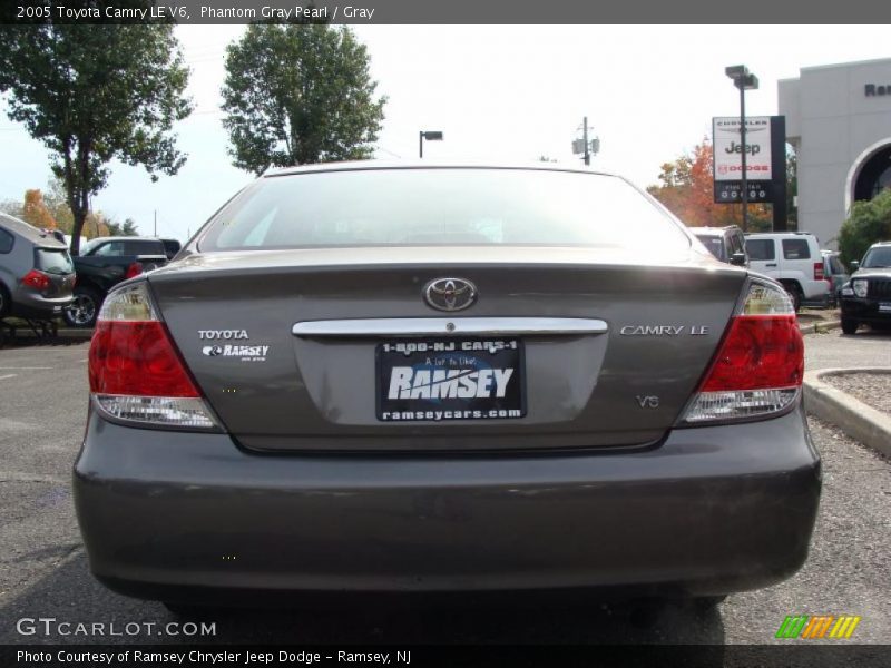 Phantom Gray Pearl / Gray 2005 Toyota Camry LE V6