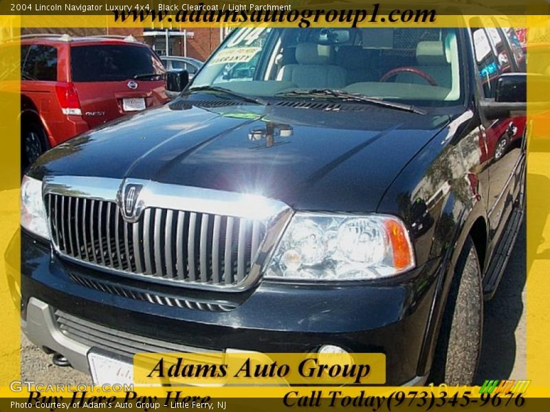 Black Clearcoat / Light Parchment 2004 Lincoln Navigator Luxury 4x4