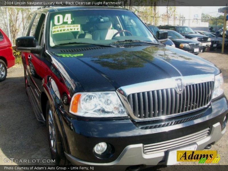 Black Clearcoat / Light Parchment 2004 Lincoln Navigator Luxury 4x4