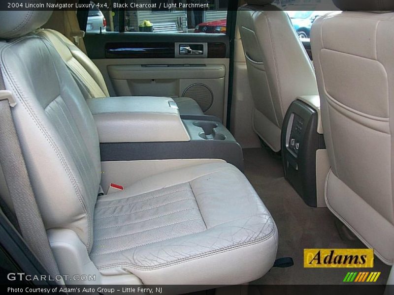 Black Clearcoat / Light Parchment 2004 Lincoln Navigator Luxury 4x4