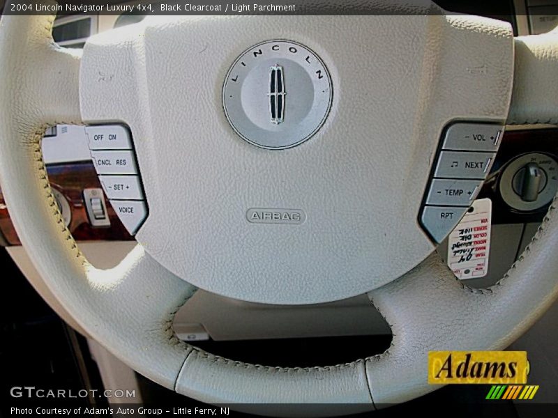 Black Clearcoat / Light Parchment 2004 Lincoln Navigator Luxury 4x4