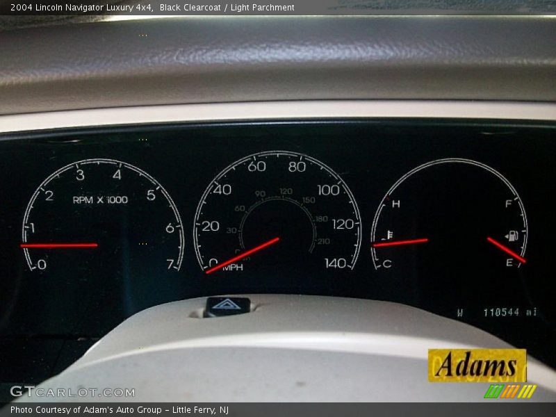 Black Clearcoat / Light Parchment 2004 Lincoln Navigator Luxury 4x4