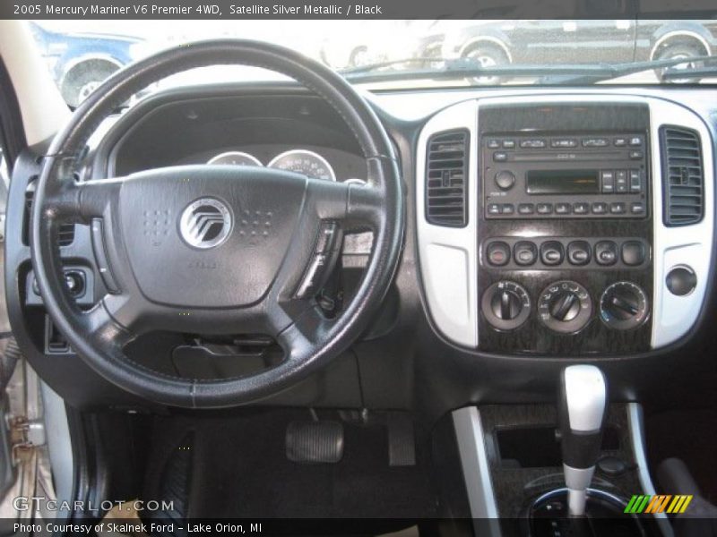 Dashboard of 2005 Mariner V6 Premier 4WD