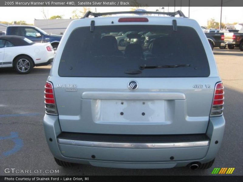 Satellite Silver Metallic / Black 2005 Mercury Mariner V6 Premier 4WD