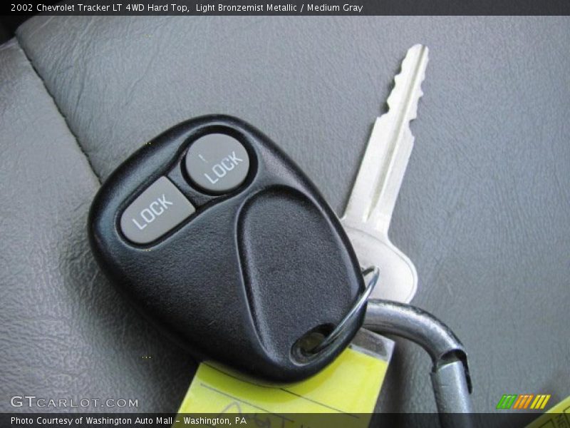 Light Bronzemist Metallic / Medium Gray 2002 Chevrolet Tracker LT 4WD Hard Top