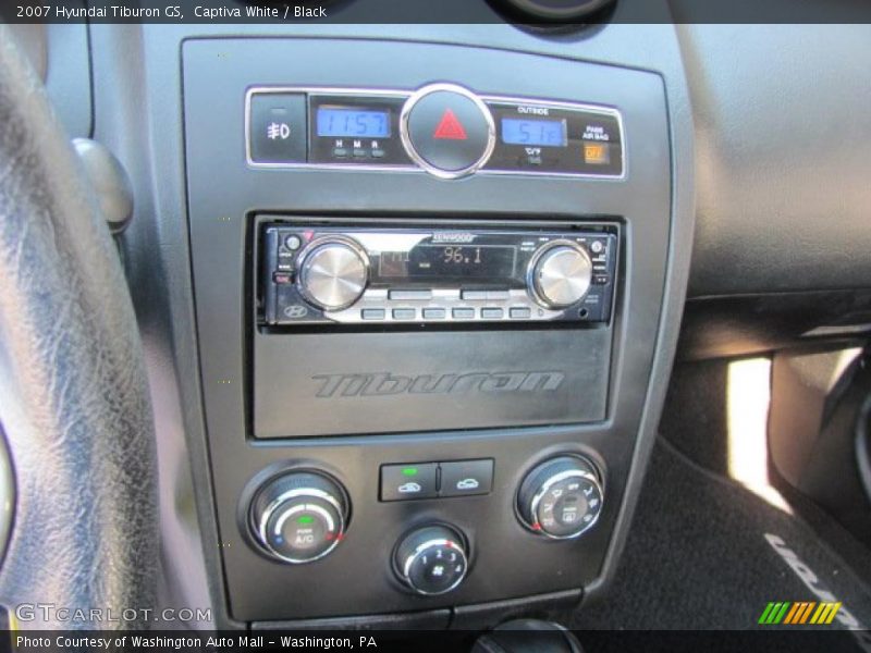 Captiva White / Black 2007 Hyundai Tiburon GS