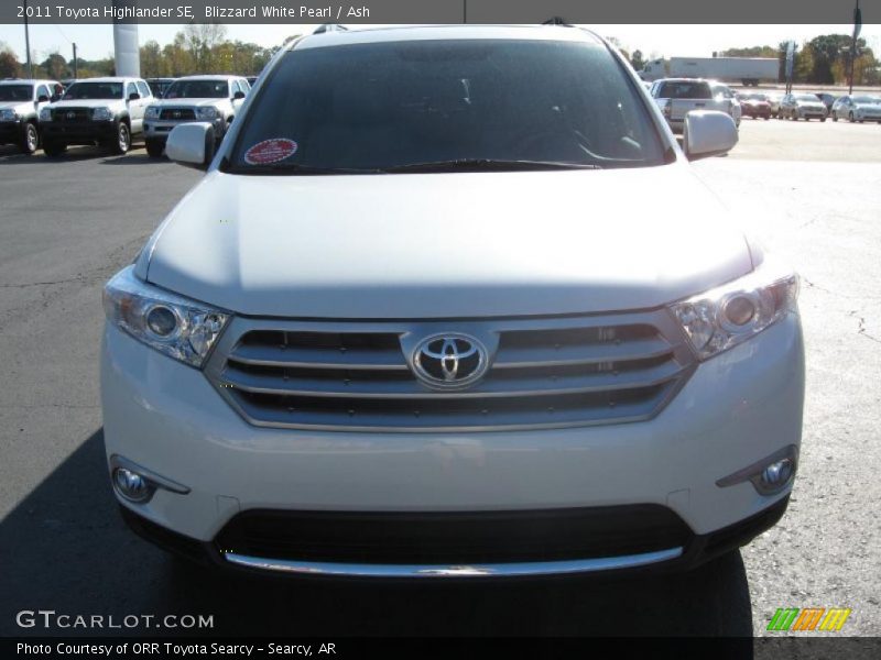 Blizzard White Pearl / Ash 2011 Toyota Highlander SE