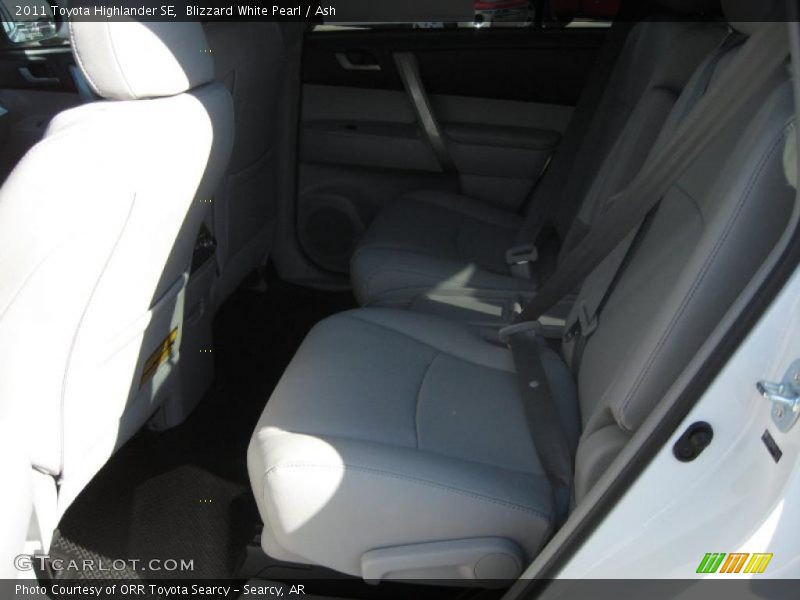 Blizzard White Pearl / Ash 2011 Toyota Highlander SE