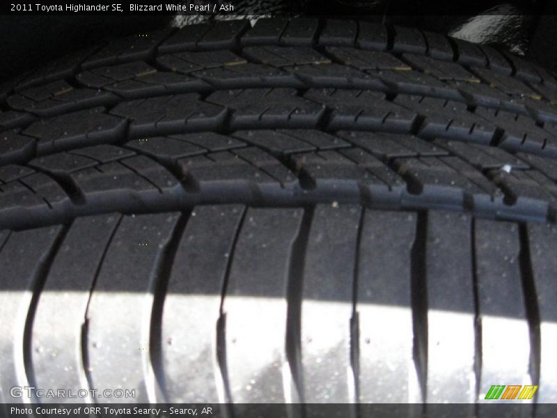 Blizzard White Pearl / Ash 2011 Toyota Highlander SE