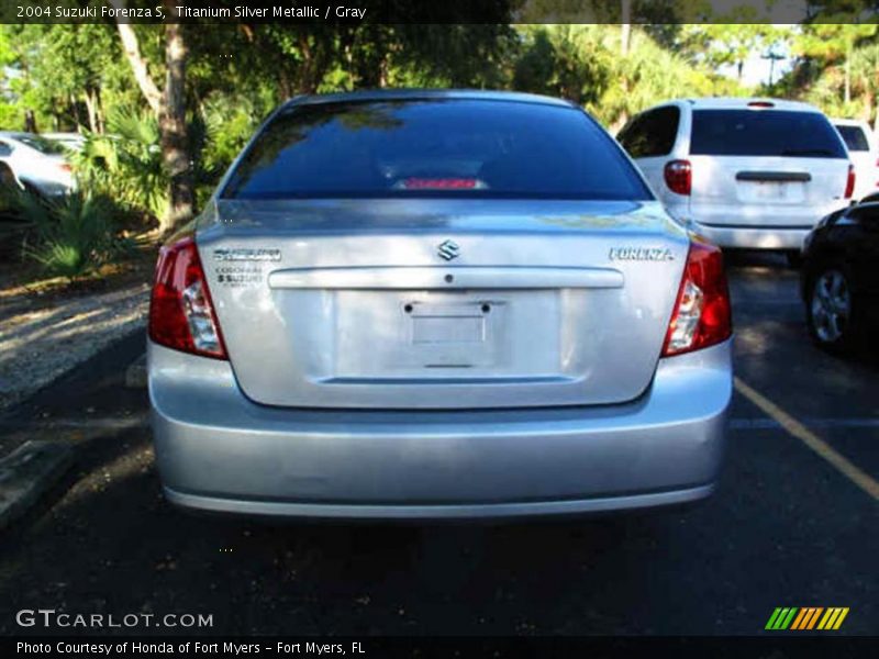 Titanium Silver Metallic / Gray 2004 Suzuki Forenza S