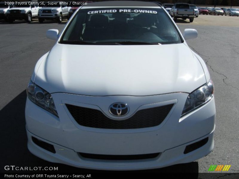 Super White / Charcoal 2009 Toyota Camry SE