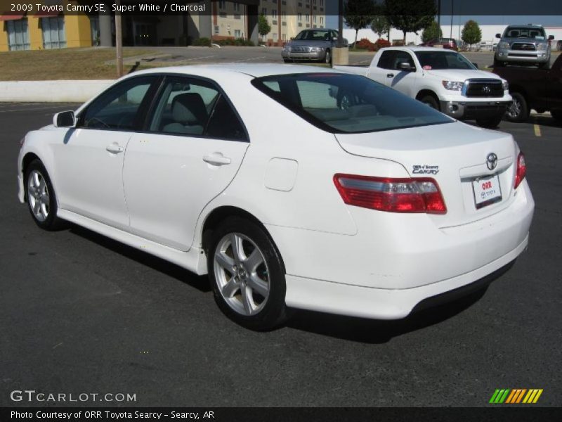 Super White / Charcoal 2009 Toyota Camry SE