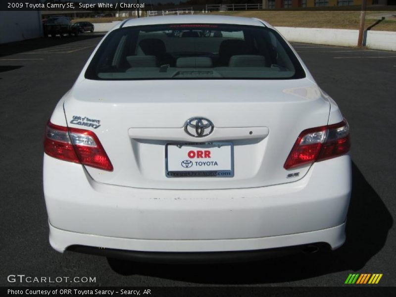 Super White / Charcoal 2009 Toyota Camry SE
