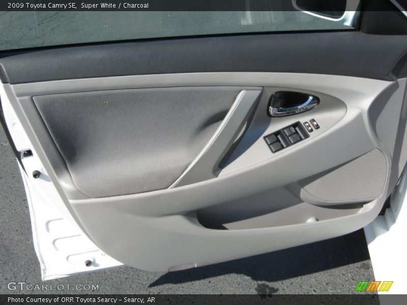 Super White / Charcoal 2009 Toyota Camry SE