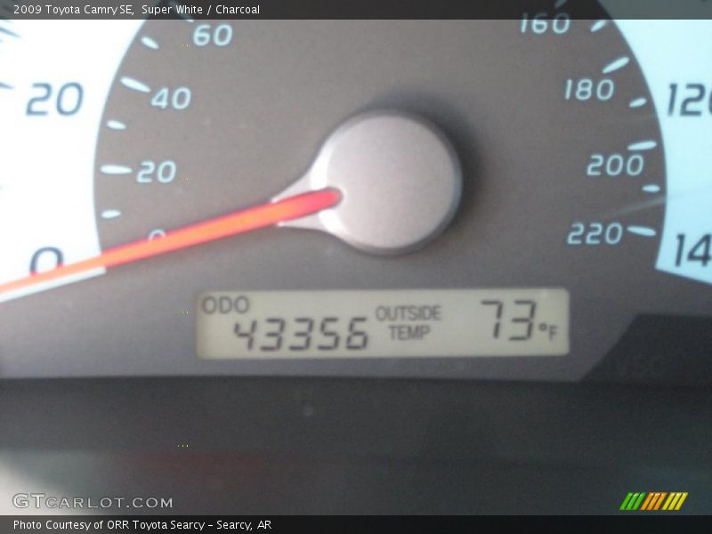 Super White / Charcoal 2009 Toyota Camry SE