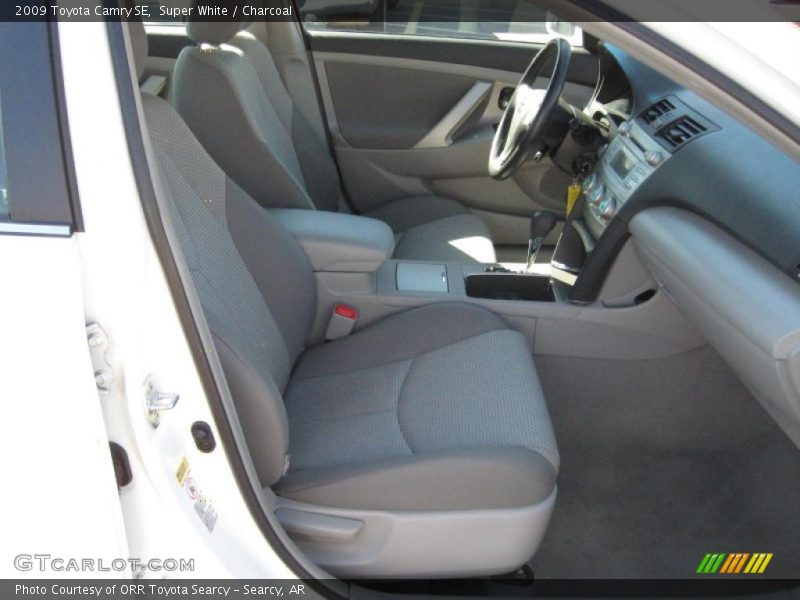 Super White / Charcoal 2009 Toyota Camry SE