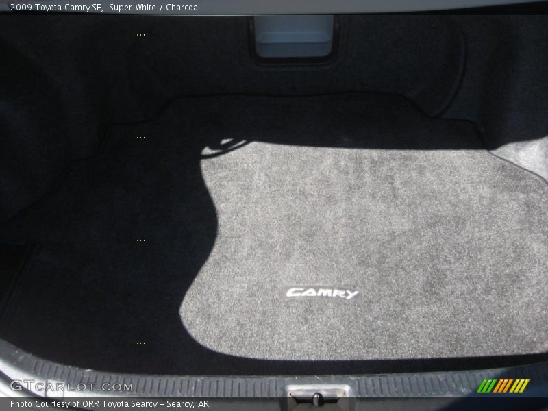 Super White / Charcoal 2009 Toyota Camry SE