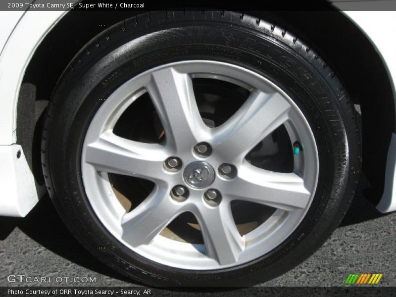Super White / Charcoal 2009 Toyota Camry SE