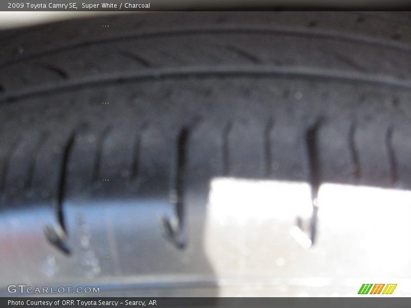 Super White / Charcoal 2009 Toyota Camry SE