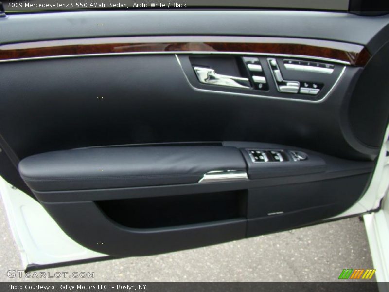 Arctic White / Black 2009 Mercedes-Benz S 550 4Matic Sedan