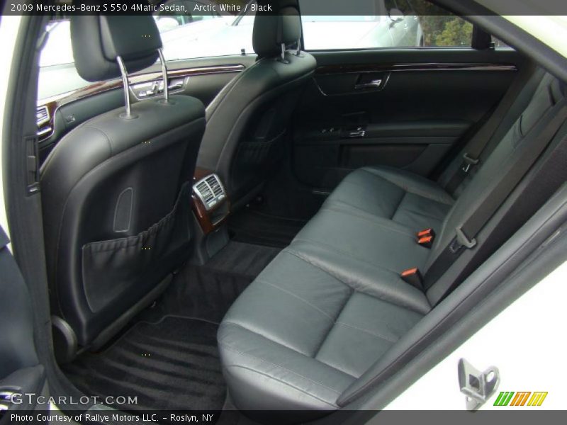 Arctic White / Black 2009 Mercedes-Benz S 550 4Matic Sedan