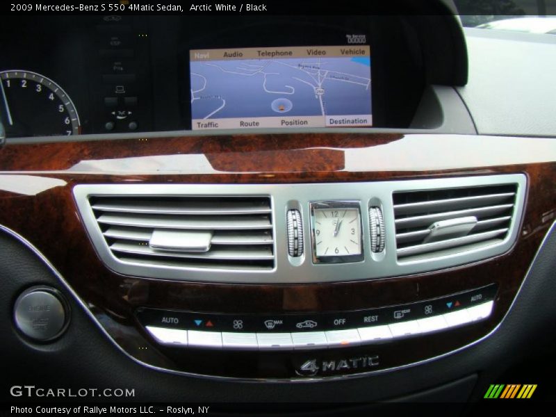 Arctic White / Black 2009 Mercedes-Benz S 550 4Matic Sedan