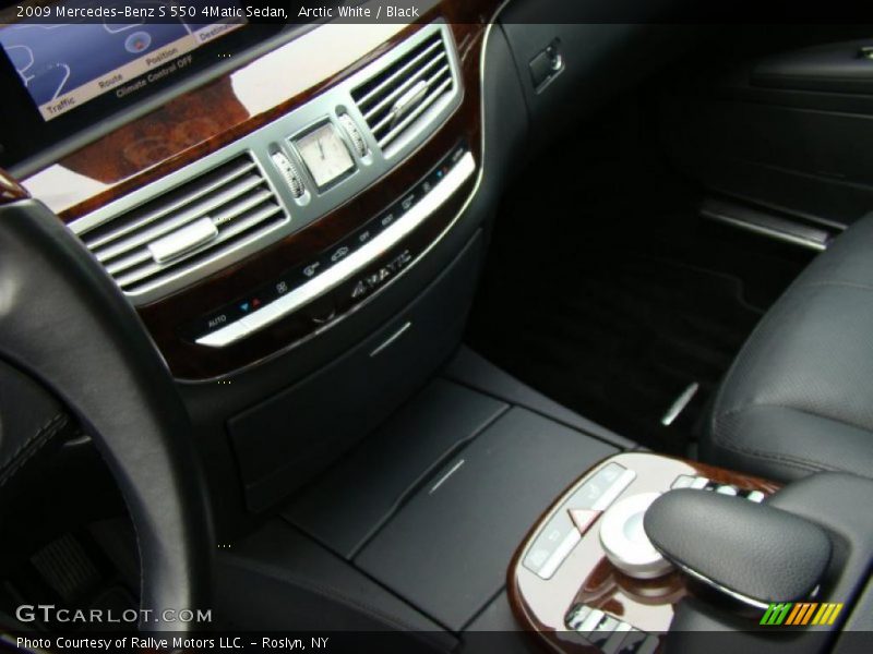 Arctic White / Black 2009 Mercedes-Benz S 550 4Matic Sedan