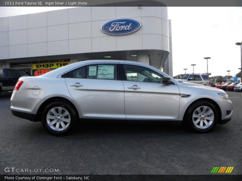 Ingot Silver / Light Stone 2011 Ford Taurus SE