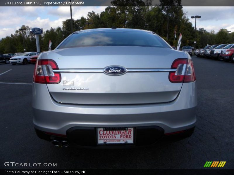 Ingot Silver / Light Stone 2011 Ford Taurus SE