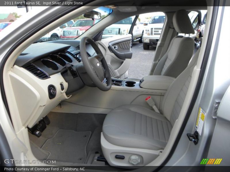  2011 Taurus SE Light Stone Interior