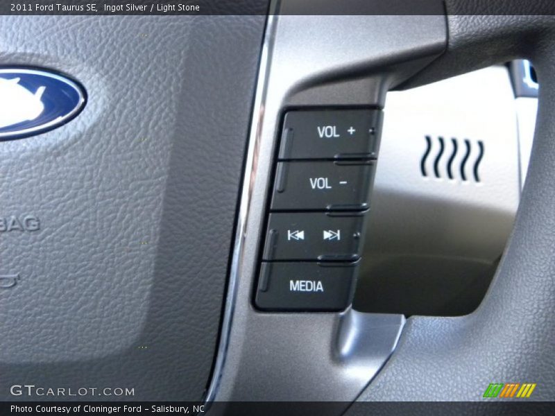 Controls of 2011 Taurus SE
