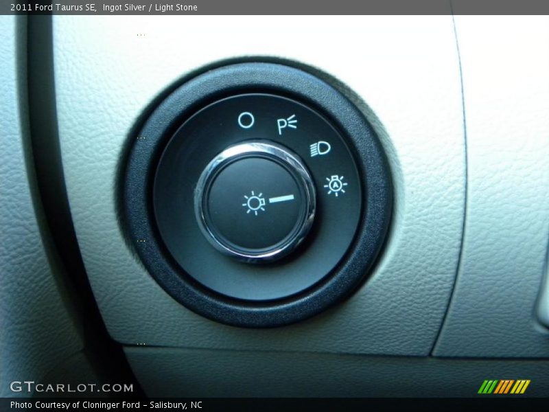 Controls of 2011 Taurus SE