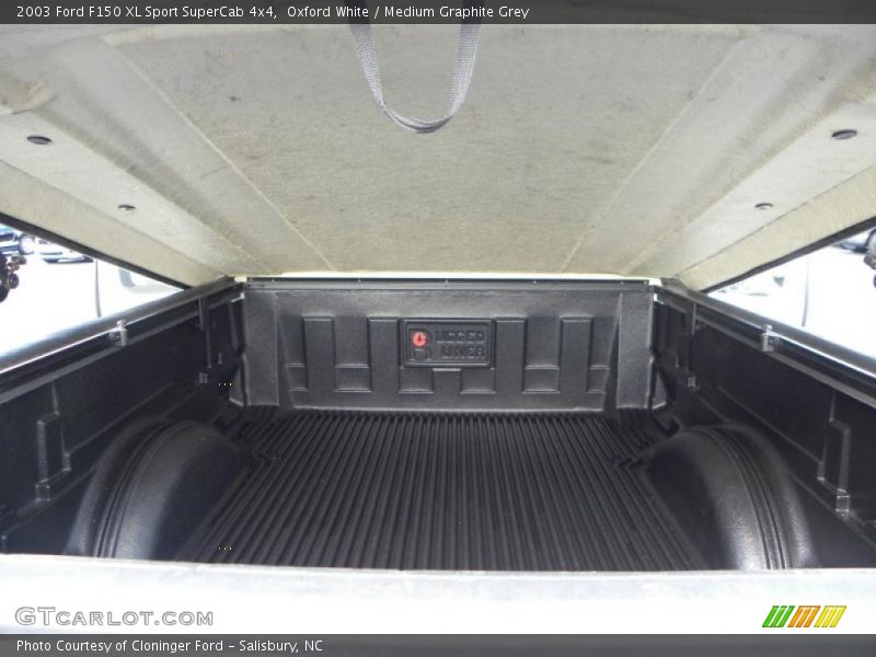 Oxford White / Medium Graphite Grey 2003 Ford F150 XL Sport SuperCab 4x4